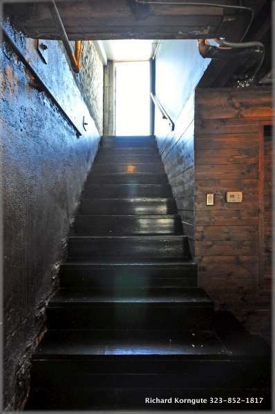 25-8974 stairs2.jpg